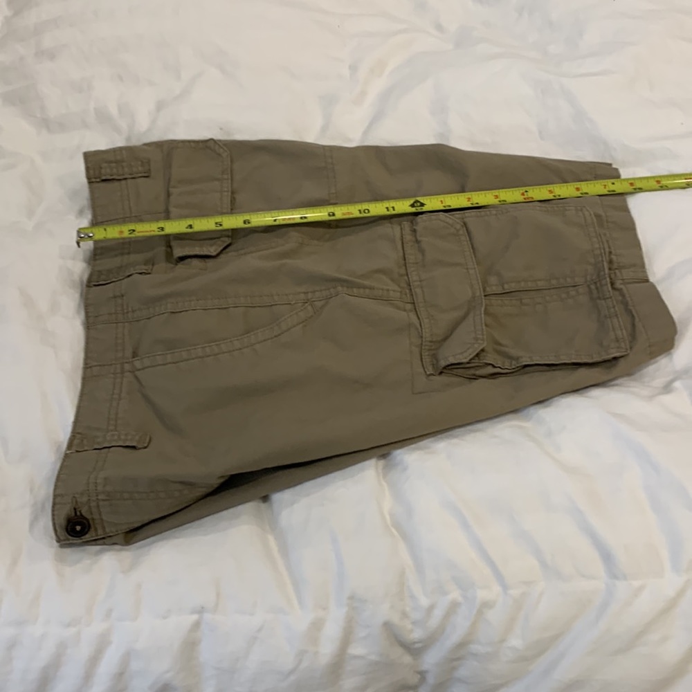 Magellan Khaki Cargo Shorts Size‎ 32 - Picture 2 of 10